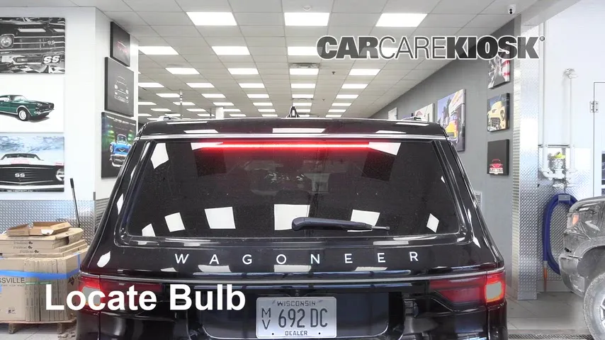 2023 Jeep Wagoneer Series II 3.0L 6 Cyl. Turbo Éclairage Feu de freinage central (remplacer l'ampoule)